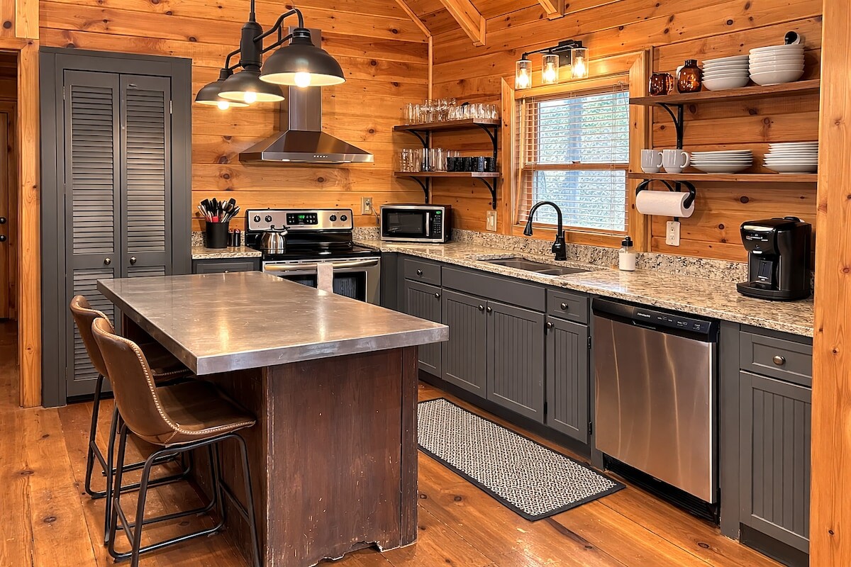 Cherry Lake Cabin · Blue Ridge, GA 3
